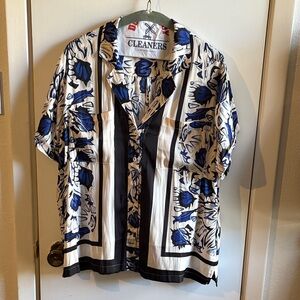 Anthropologie Floral Button-Up Shirt in Blue and White Sz L